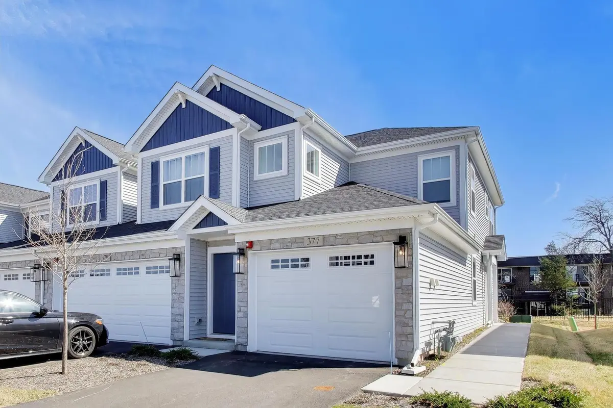 377 Masters DR, Addison, IL 60101
