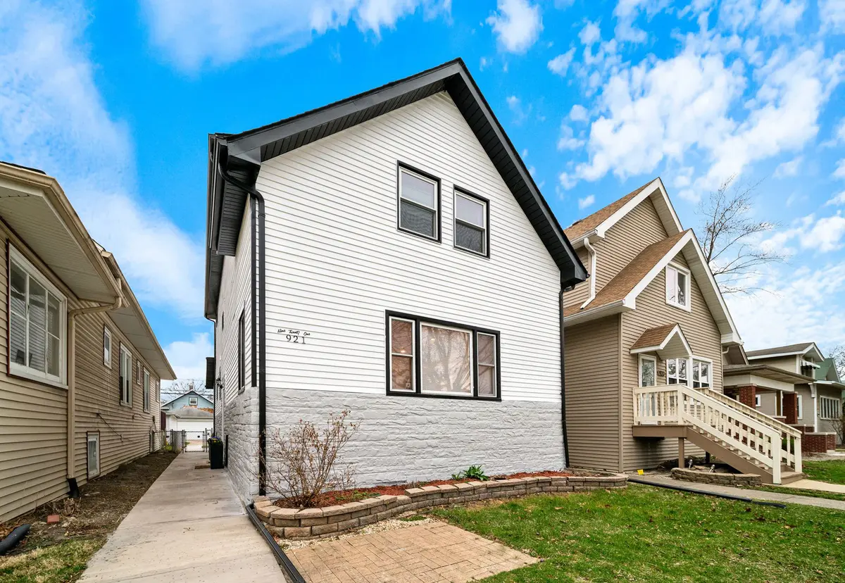 921 N Humphrey AVE, Oak Park, IL 60302