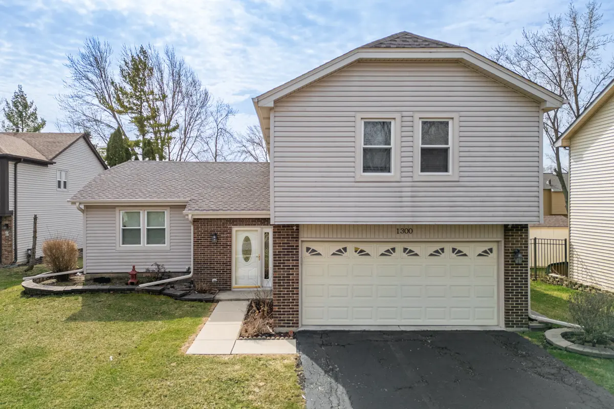 1300 Big Horn TRL, Carol Stream, IL 60188