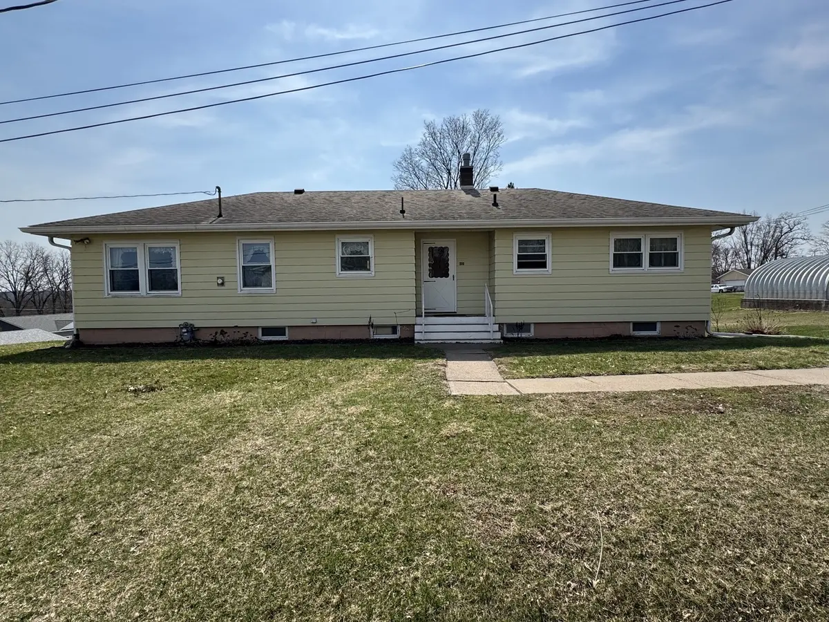 310 Benton ST, Le Claire, IA 52753