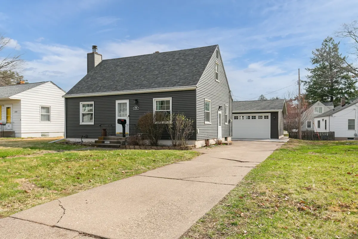 2323 Frances PL, Davenport, IA 52804