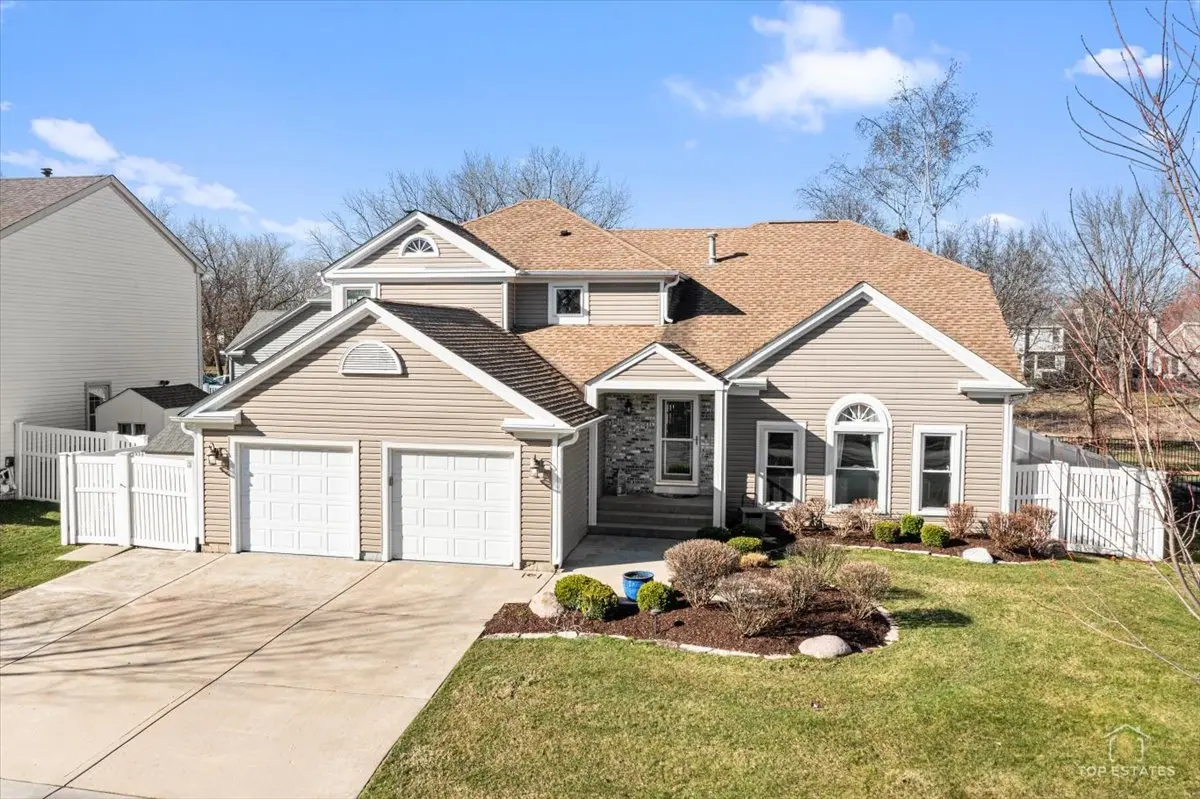1894 Maine DR, Elk Grove Village, IL 60007