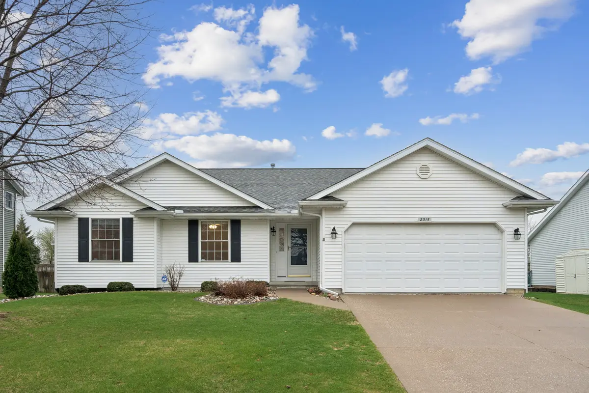 2315 E 57th ST, Davenport, IA 52807