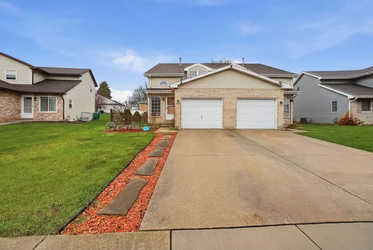 1423 Peachtree LN, Lockport, IL 60441