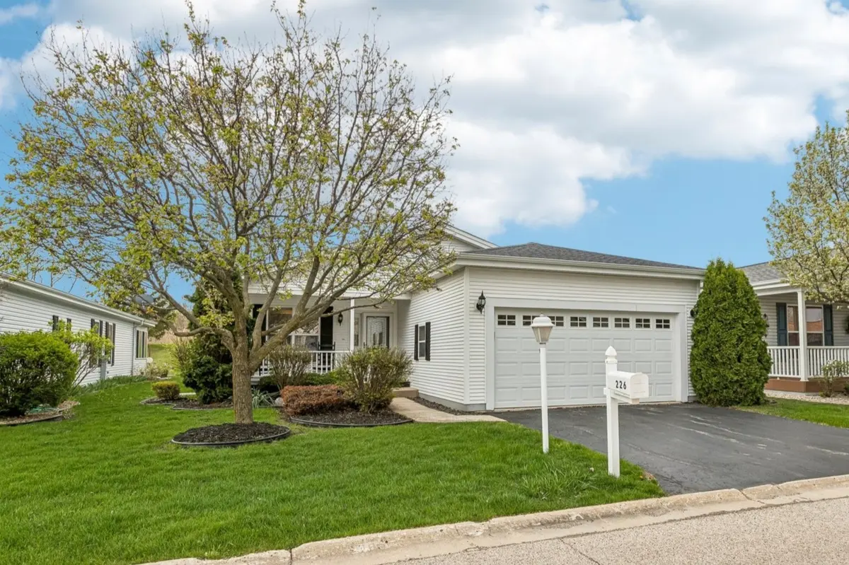 226 Rodeo DR, Grayslake, IL 60030
