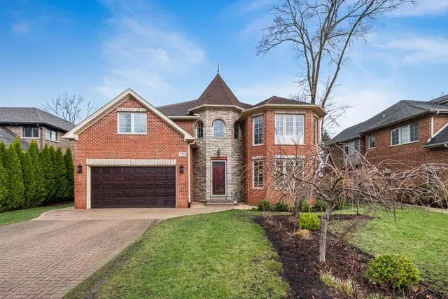 3202 Dell PL, Glenview, IL 60025