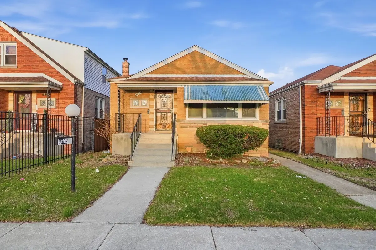 8305 S Paxton AVE, Chicago, IL 60617