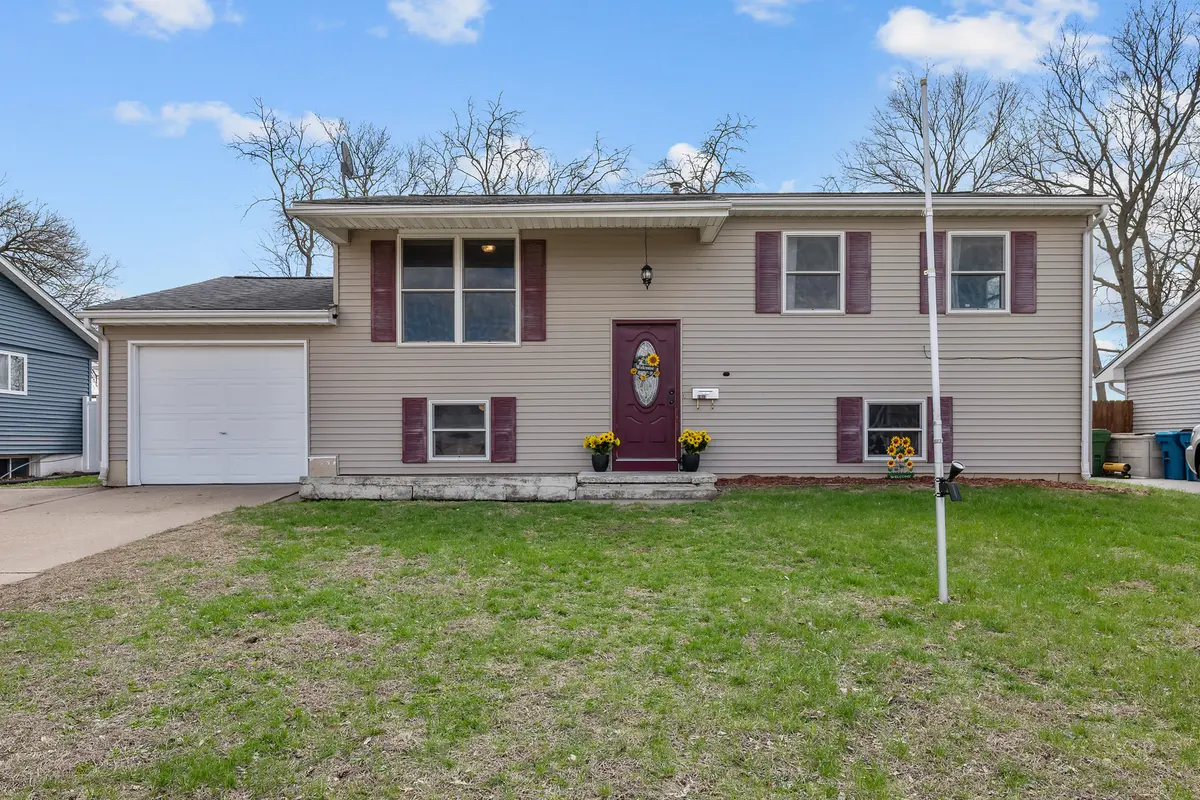 1412 16th AVE, Camanche, IA 52730