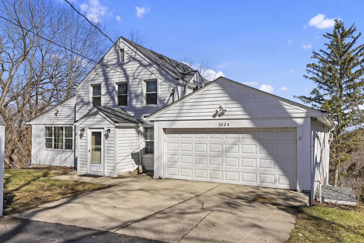 362 1/2 River Bluff RD, Elgin, IL 60120