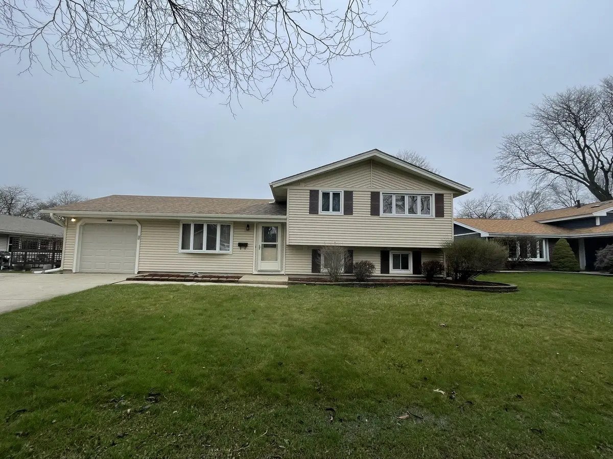 900 Georgean LN, Schaumburg, IL 60193