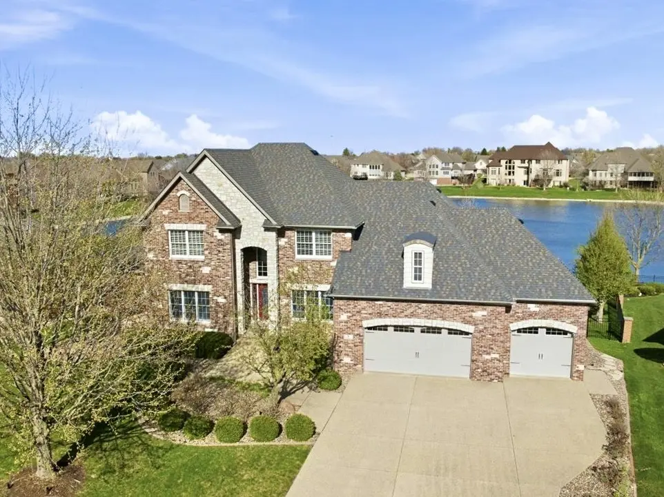5 Mackenzie CT, Bloomington, IL 61704
