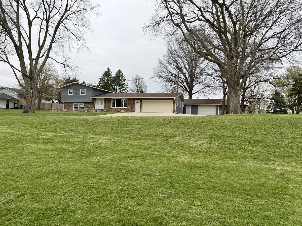702 S Grant ST, Clinton, IL 61727