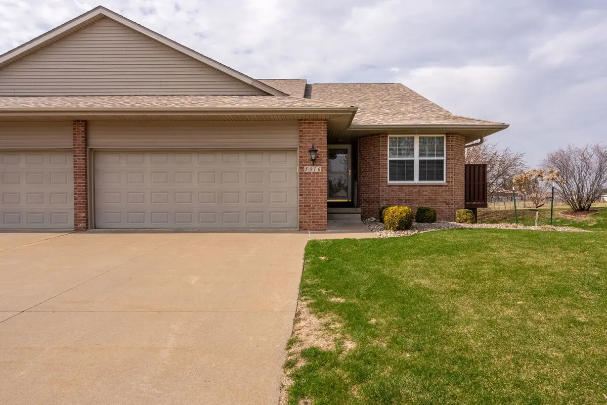 5016 56TH Avenue CT, Bettendorf, IA 52722