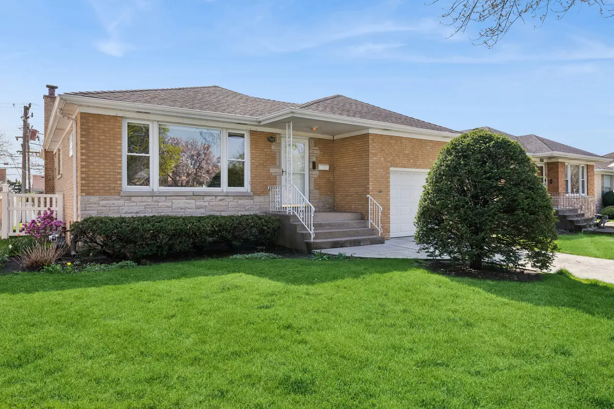 7661 N Neva AVE, Niles, IL 60714