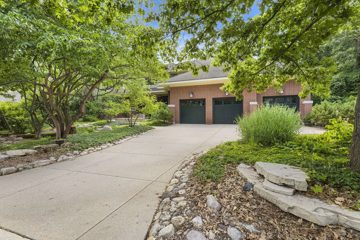 8673 Timber Ridge DR, Burr Ridge, IL 60527