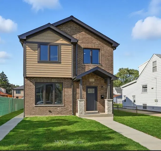 9322 S Trumbull AVE, Evergreen Park, IL 60805