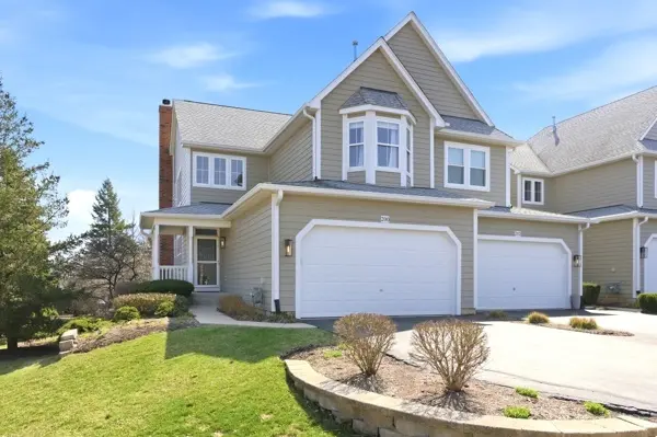 200 Tanglewood DR, Glen Ellyn, IL 60137