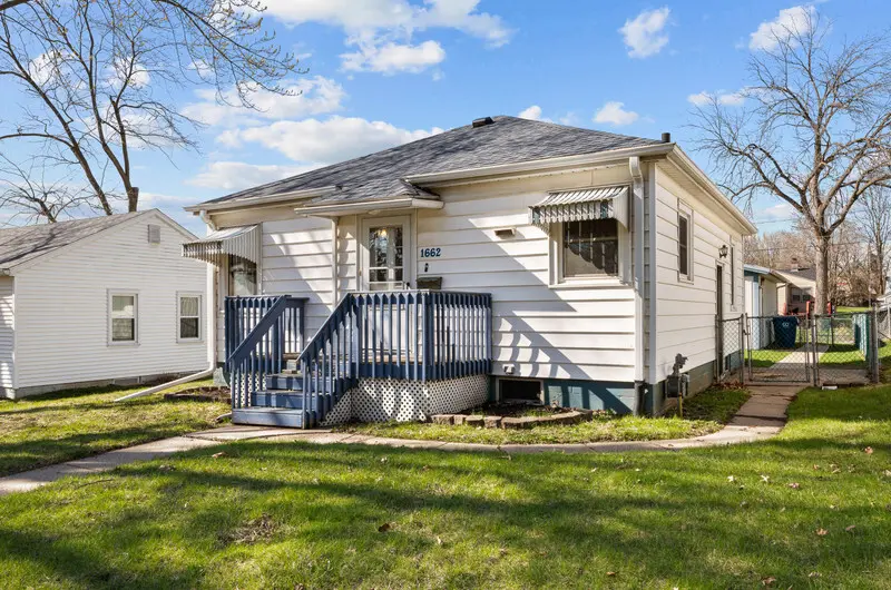 1662 W 37th ST, Davenport, IA 52806