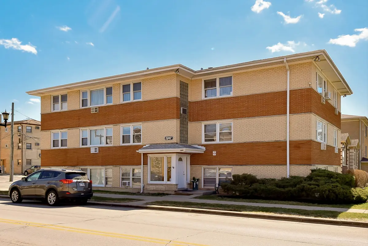 7347 W Diversey AVE #3, Elmwood Park, IL 60707