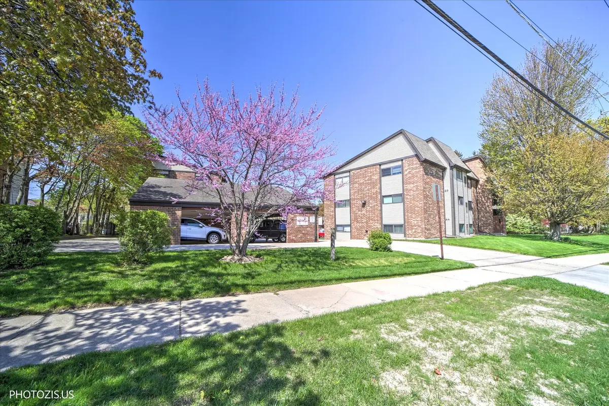 550 Vine AVE #104, Highland Park, IL 60035