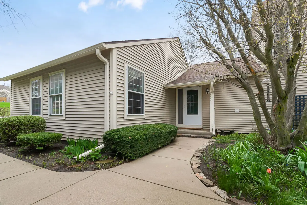 932 Chase CT, Gurnee, IL 60031