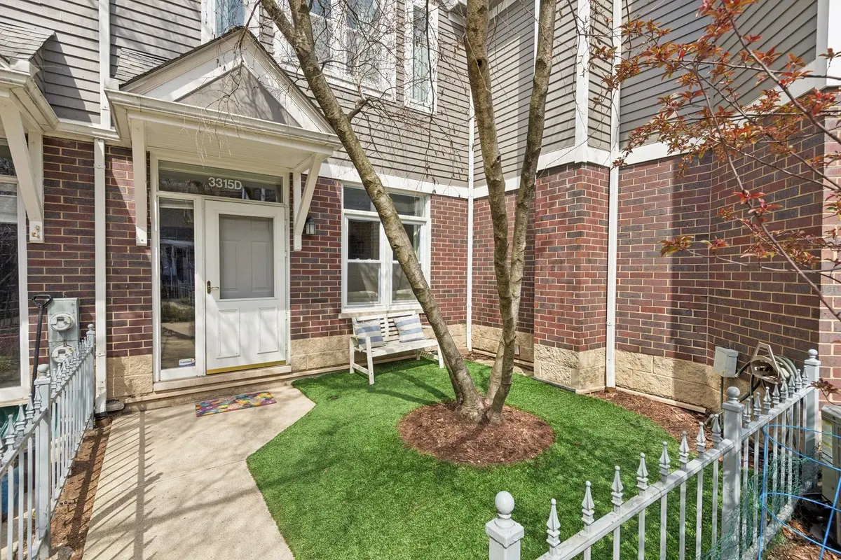 3315 N Racine AVE #D, Chicago, IL 60657