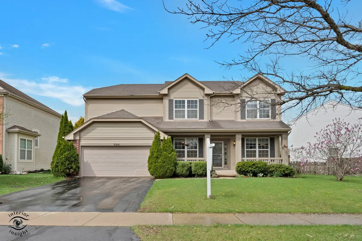 9341 Diana LN, Huntley, IL 60142