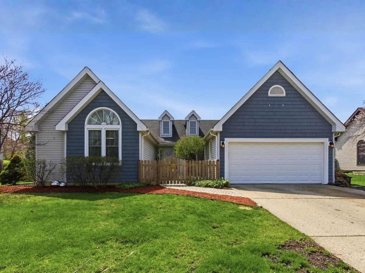 40 Fern RD, Lake Zurich, IL 60047