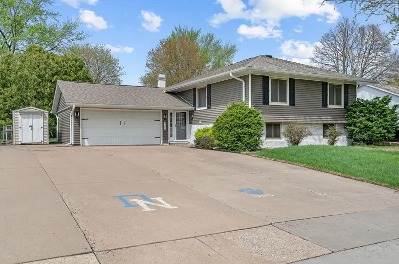 1428 W 57th ST, Davenport, IA 52806