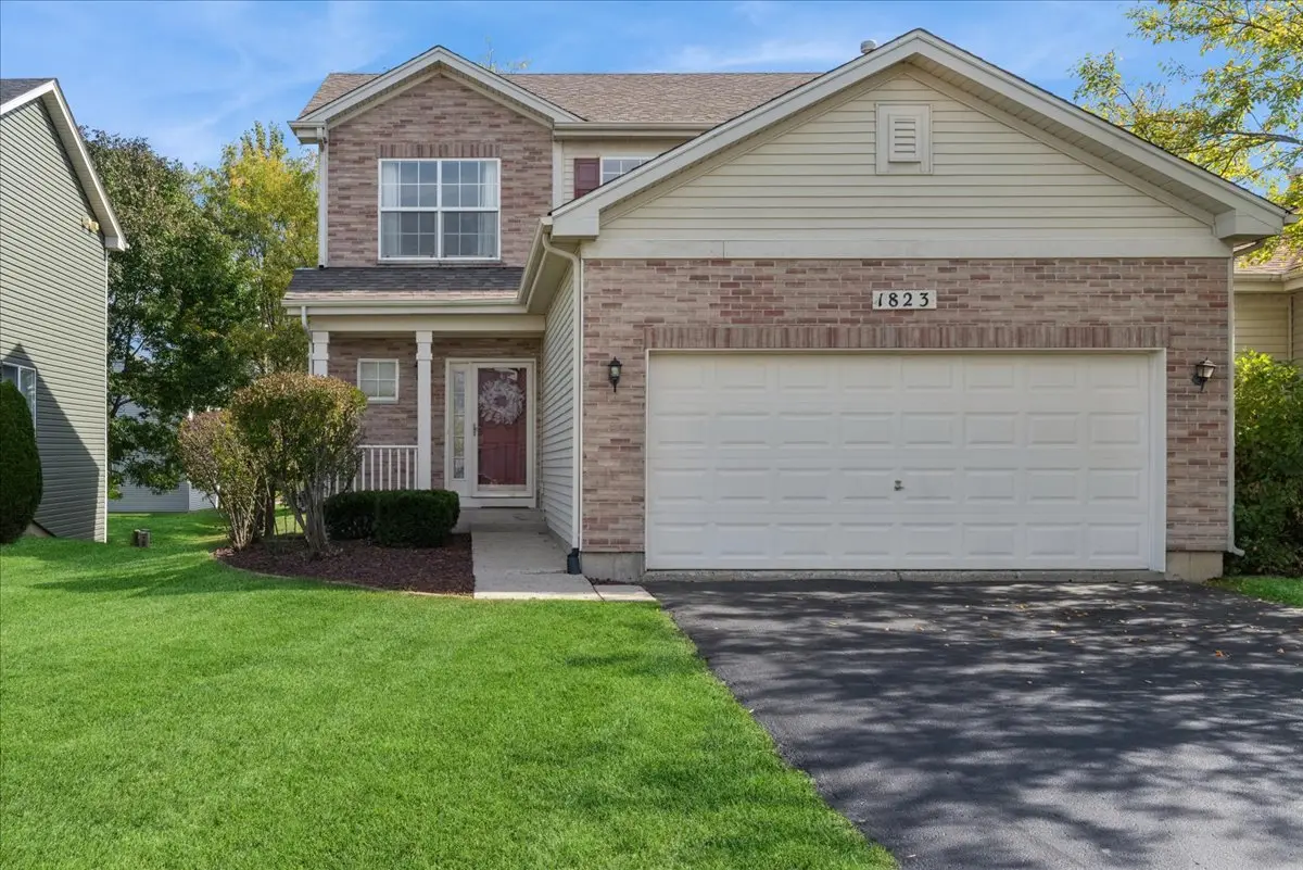 1823 S Fallbrook DR, Round Lake, IL 60073