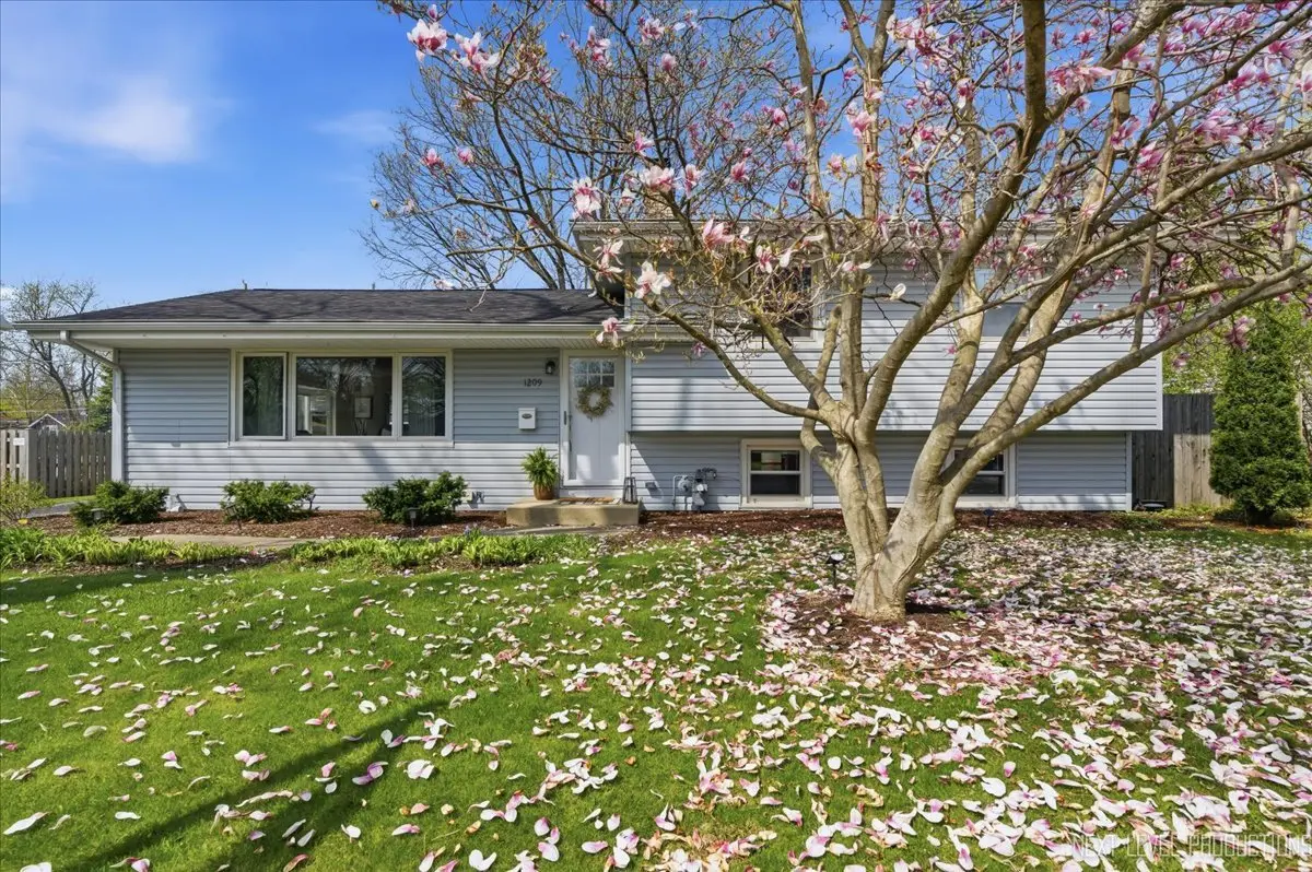 1209 Laurel LN, Naperville, IL 60540