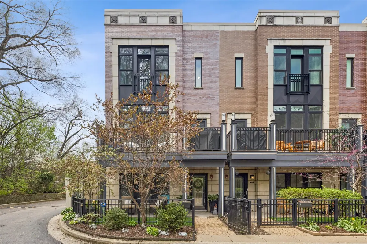 3036 W Newport AVE, Chicago, IL 60618