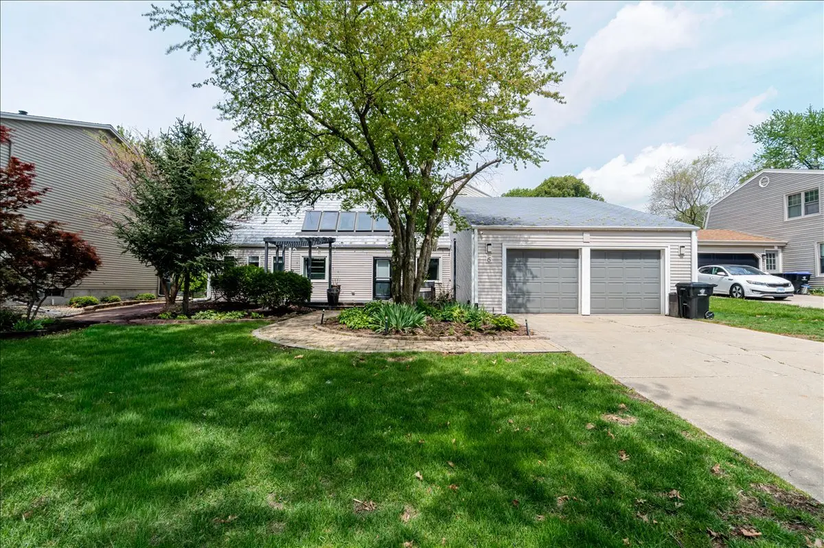 6 Kenfield CIR, Bloomington, IL 61704