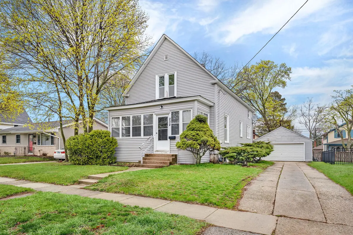 232 N Green ST, Carpentersville, IL 60110