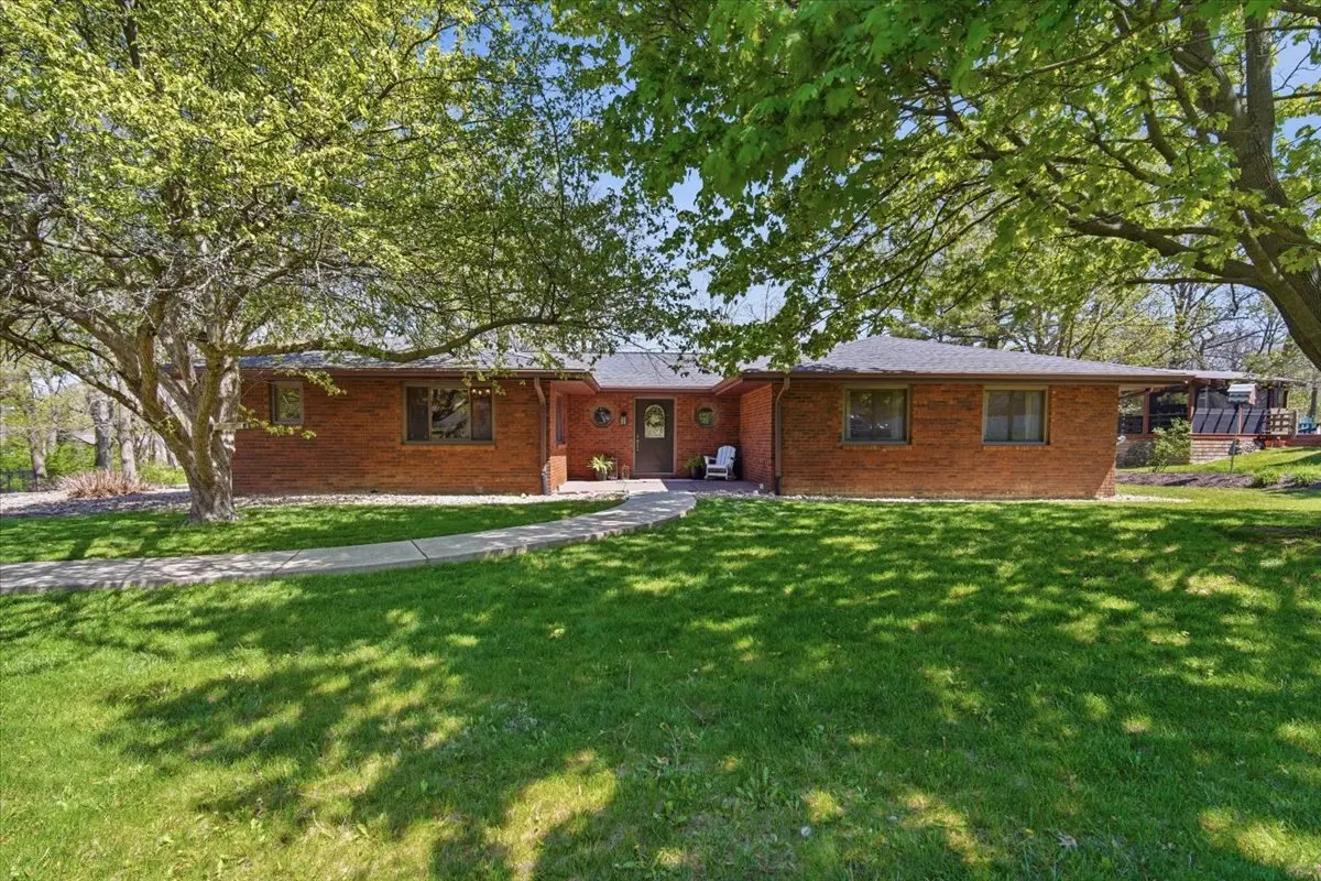 19316 Nottingham DR, Bloomington, IL 61705
