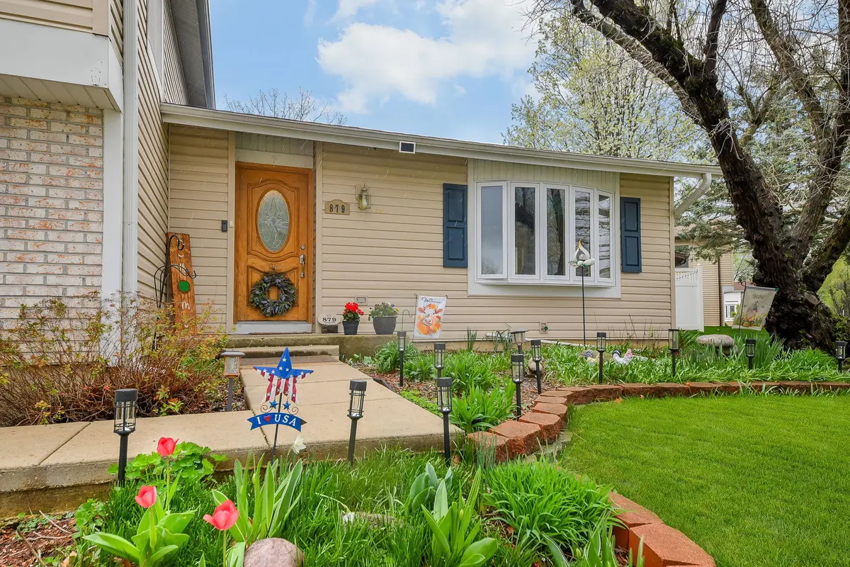 879 Lakeside DR, Bartlett, IL 60103