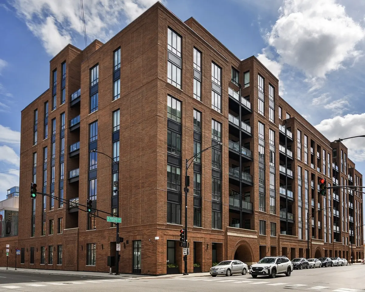 305 S Racine AVE #2A, Chicago, IL 60607