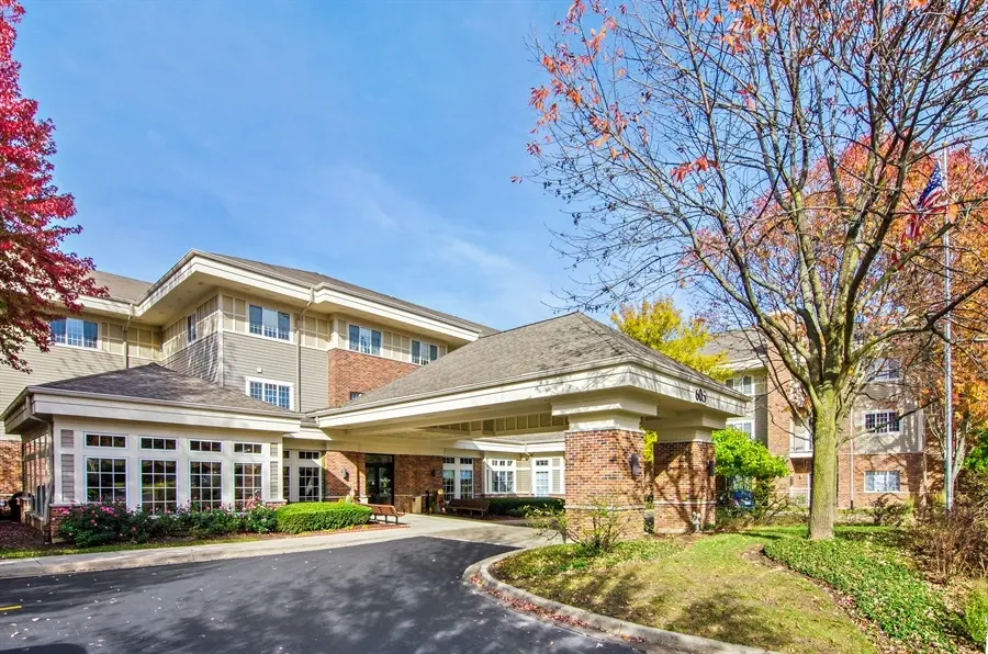 605 Barrington AVE #140, East Dundee, IL 60118