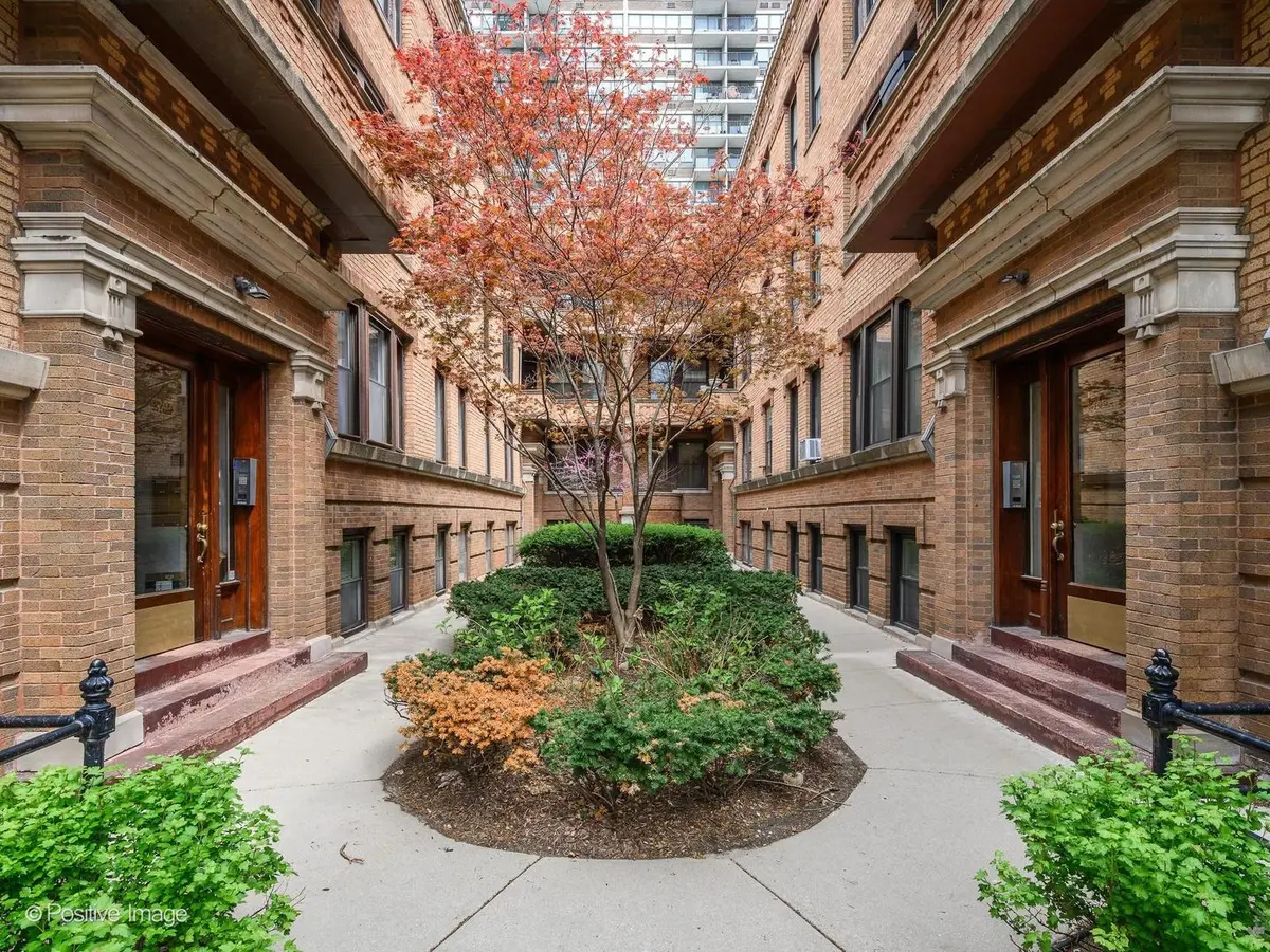 2745 N Hampden CT #1E, Chicago, IL 60614