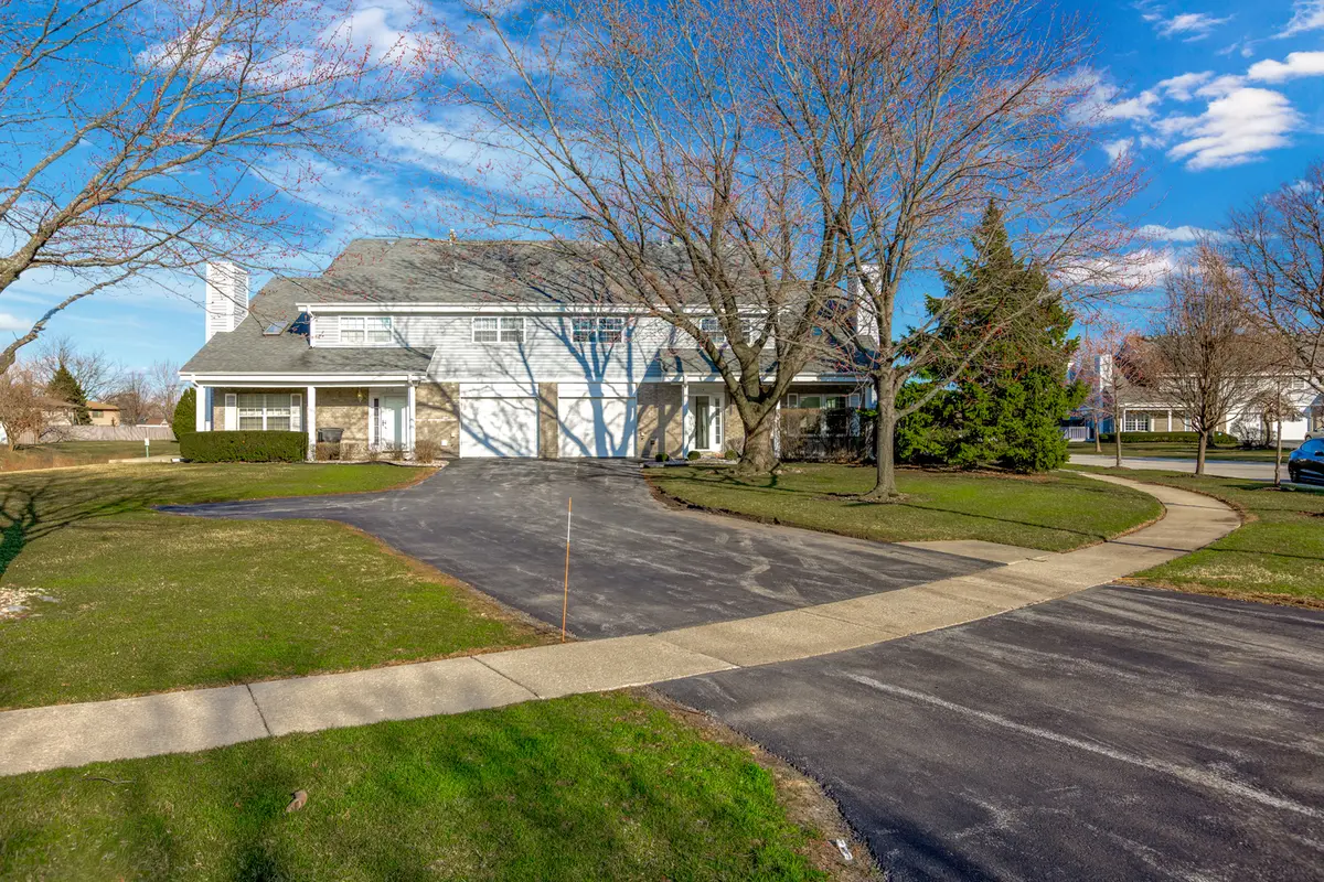 7114 Olde Gatehouse RD, Tinley Park, IL 60477