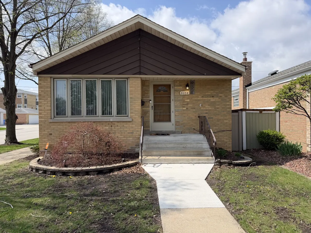 5258 S Mulligan AVE, Chicago, IL 60638