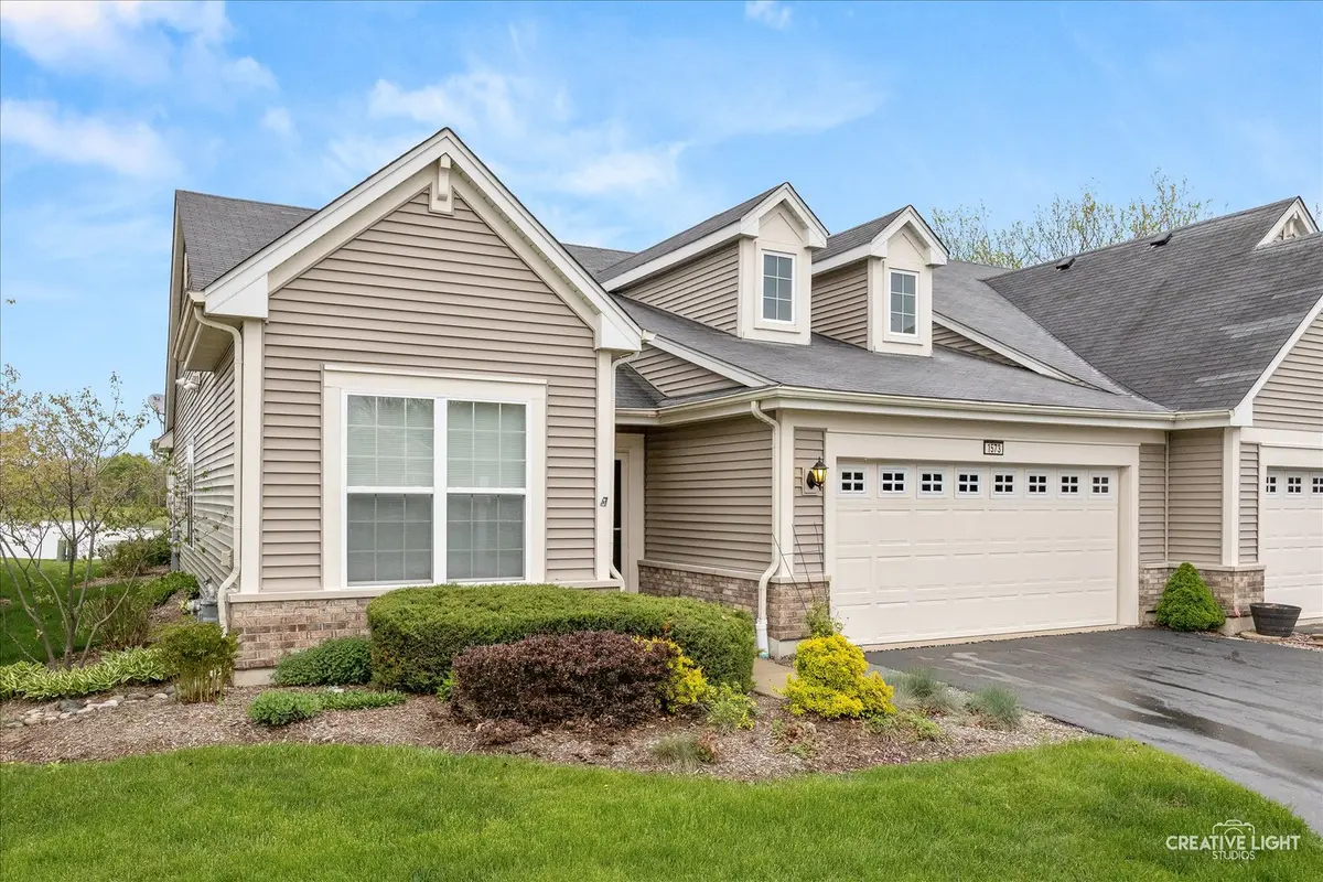 1573 Francis DR, Pingree Grove, IL 60140