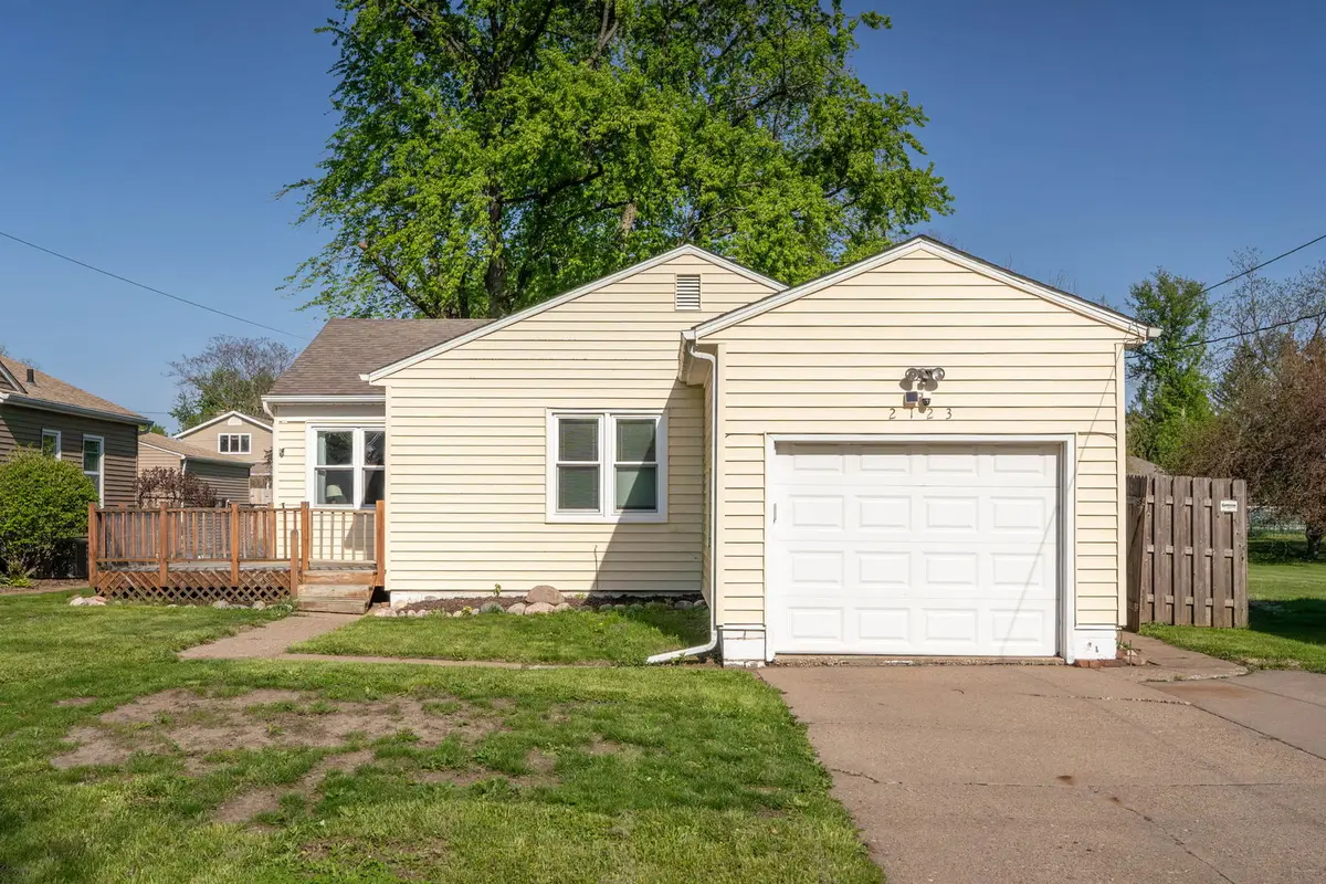 2123 32ND ST, Rock Island, IL 61201