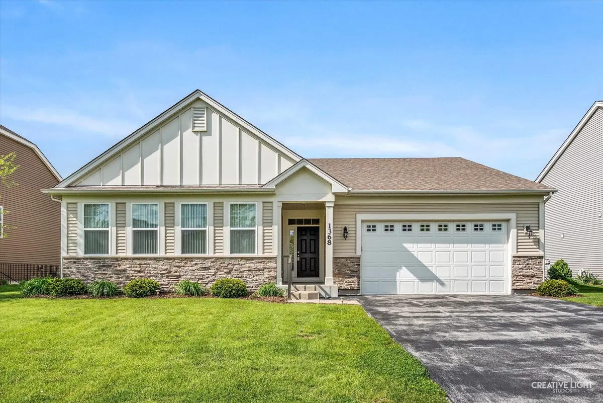1368 Hearthstone LN, North Aurora, IL 60542