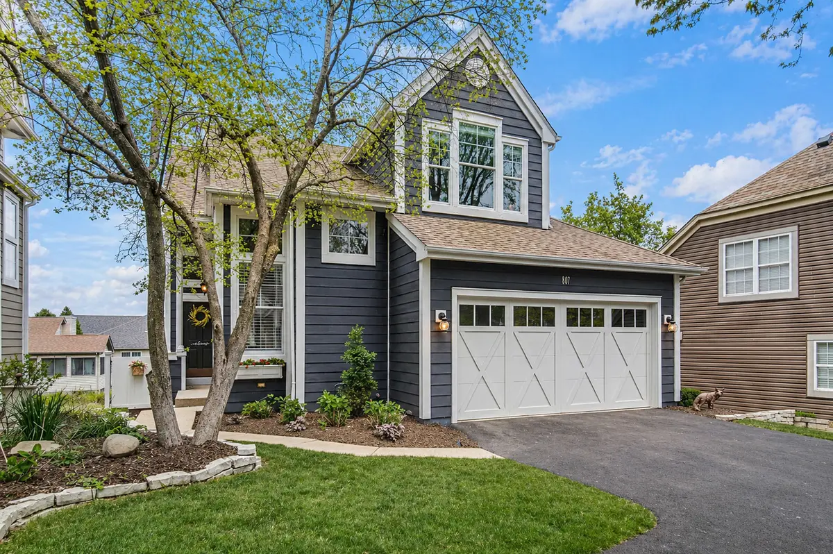 807 Viewpointe DR, St. Charles, IL 60174