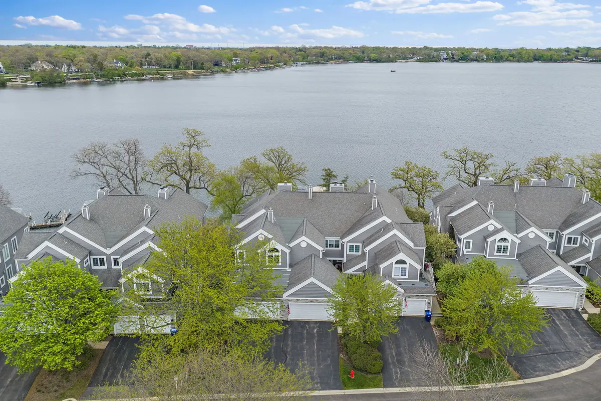 237 Sandy Point LN, Lake Zurich, IL 60047