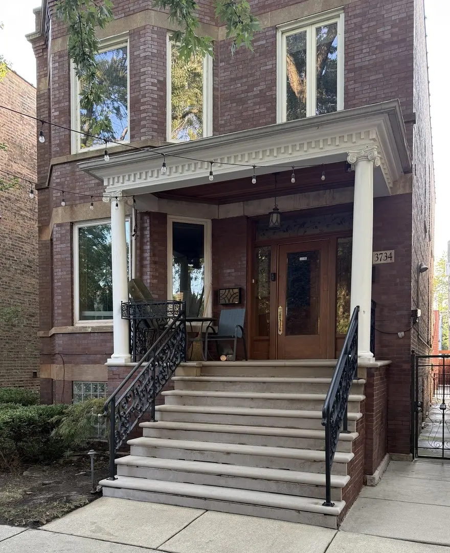 3734 N LEAVITT ST, Chicago, IL 60618