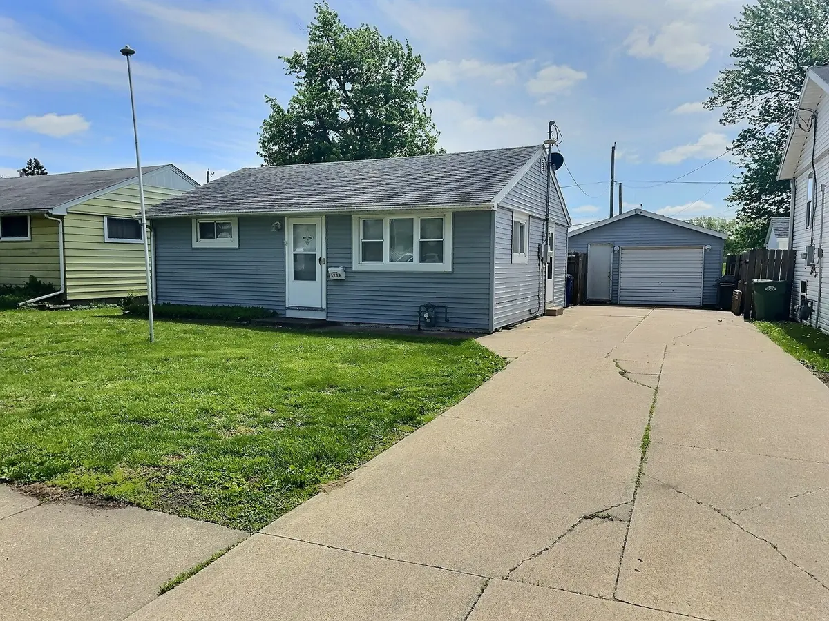 1239 9th AVE, Clinton, IA 52732