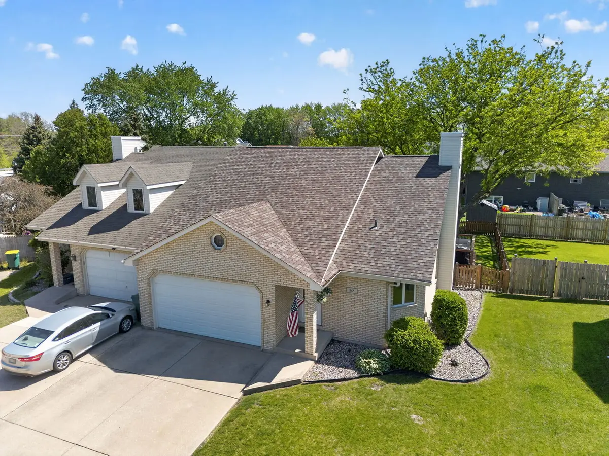 212 Huntington CT, Shorewood, IL 60404