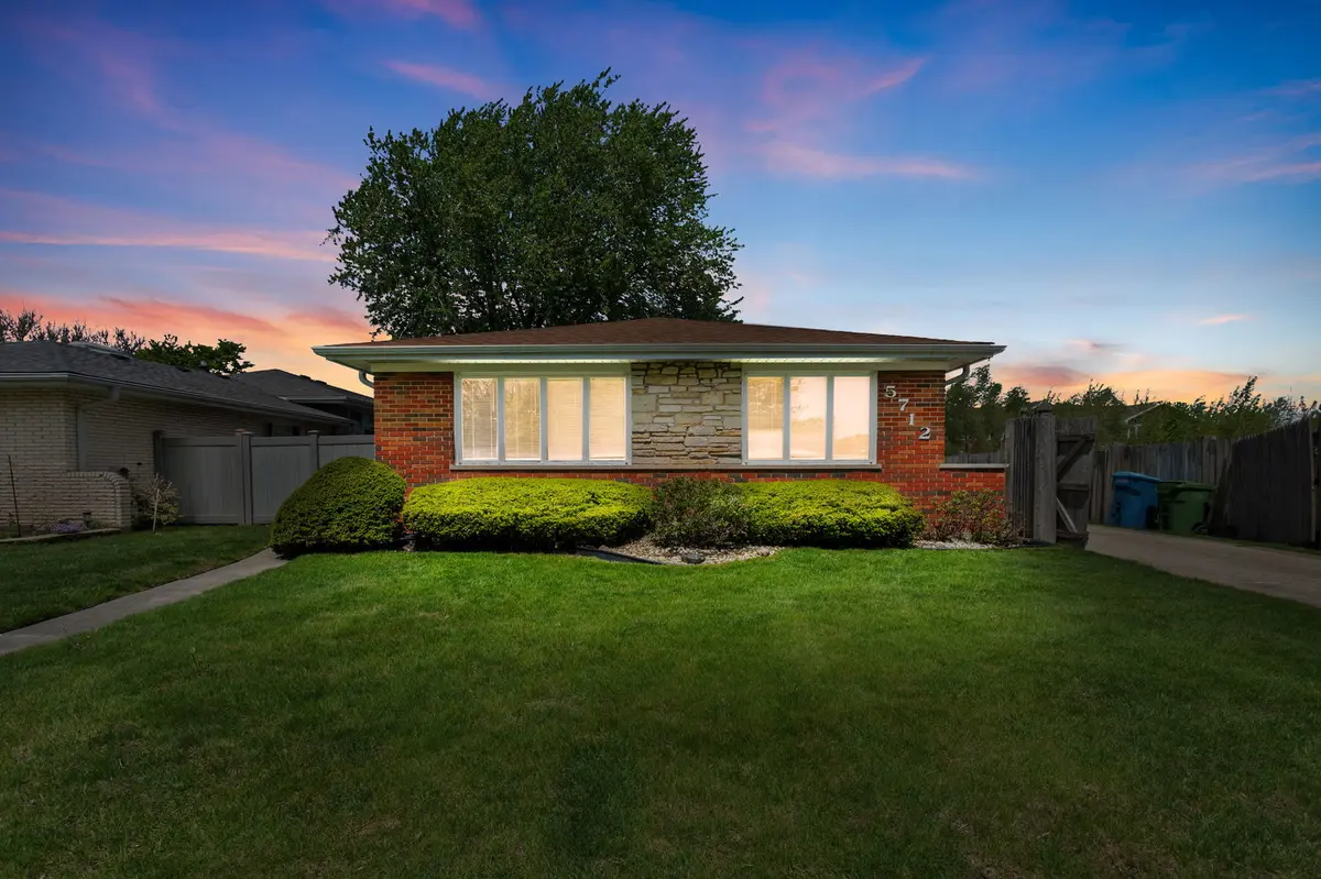 5712 W 102nd ST, Oak Lawn, IL 60453